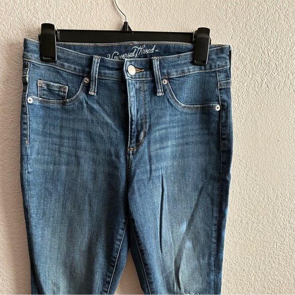 Universal Thread Women's Blue Distressed Jeans 6 - Picture 4 of 15